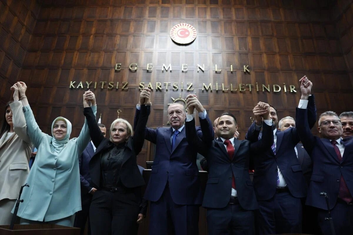 AK Parti'ye katılan belediye başkanları