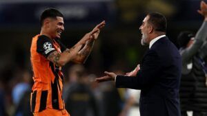 Arda Turan Şampiyonlar Ligi’nde ilk galibiyetini aldı: Shakhtar Donetsk, AEK’yı 3-1 yendi