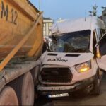 Arnavutköy’de servis minibüsü park halindeki hafriyat kamyonuna çarptı: 9 kişi hafif yaralandı