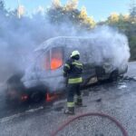 Bodrum’da 3 öğrencinin bulunduğu okul servis aracı yandı: Dumanı fark eden sürücü öğrencileri tahliye etti