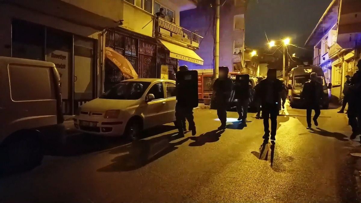 Bursa Osmangazi'de rehine operasyonu sonrası sokakta polis ekipleri