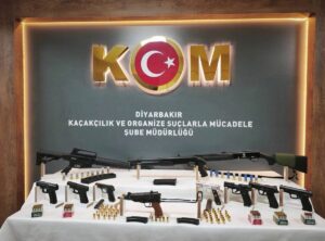 Diyarbakır’da silah kaçakçılığı operasyonu: 13 gözaltı, 8 tabanca ve 235 fişek ele geçirildi
