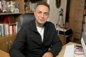 Gazeteci Murat Ağırel ‘mal varlığı değerlerini aklama’ suçlamasıyla gözaltına alındı