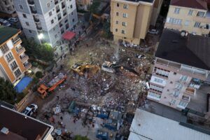 Maltepe’deki enkazda arama kurtarma tamamlandı: 5 kişi hayatını kaybetti