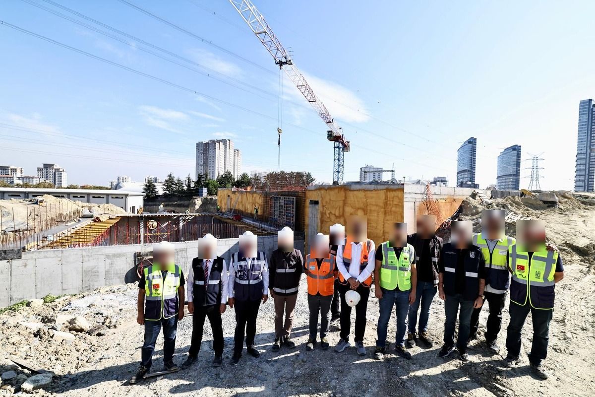 İSKİ Genel Müdürü Şafak Başa ve heyet Esenyurt'taki depo inşaatında (haber görseli)