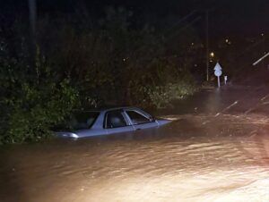 Kocaeli ve Sakarya’da sağanak su baskınına yol açtı: Mahsur kalanlar kurtarıldı, eğitime ara verildi