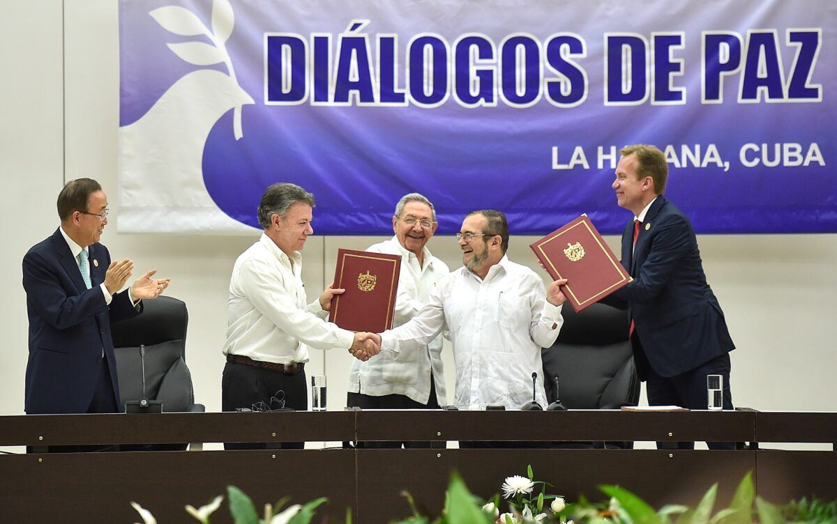FARC ile Kolombiya hükümeti arasındaki anlaşmanın imza töreni (arşiv)
