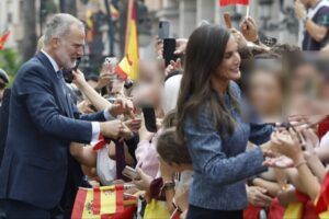 Kral Felipe ve Kraliçe Letizia 17 yıl sonra Sebte’de: Kalabalıktan ‘Ben İspanyol’um’ sloganı
