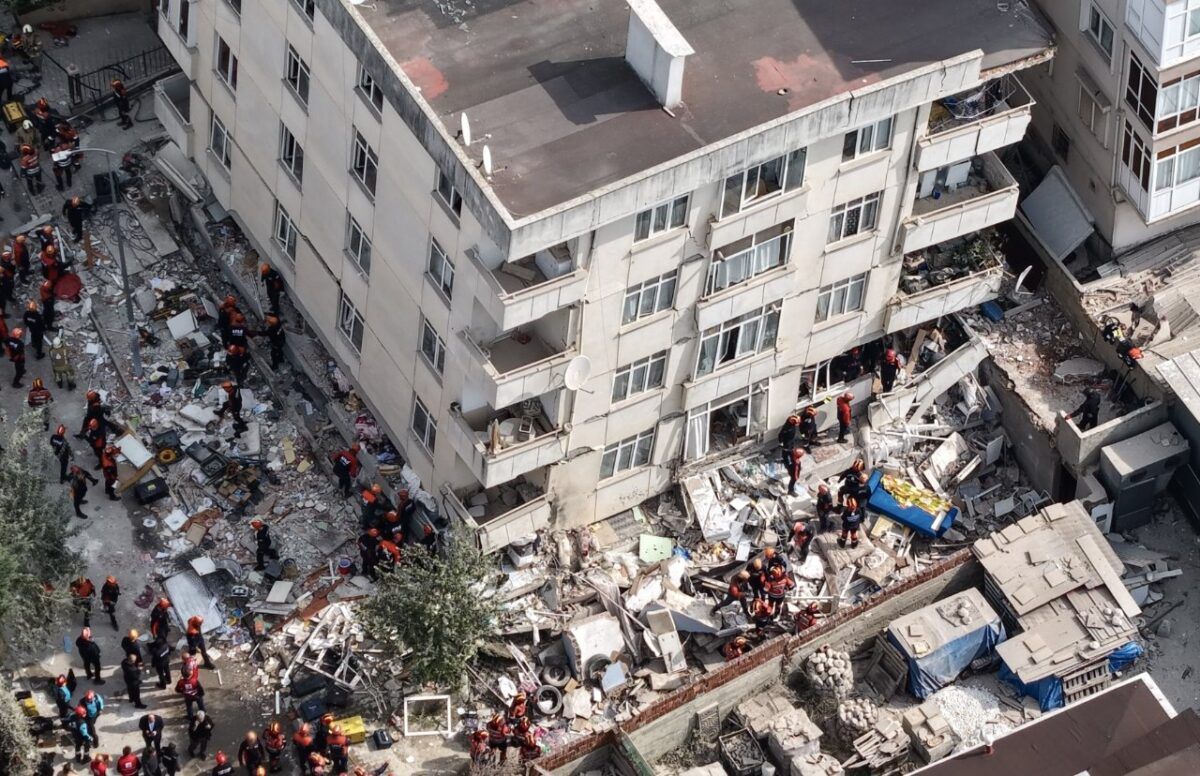 Maltepe'de çöken 7 katlı binanın havadan görünümü