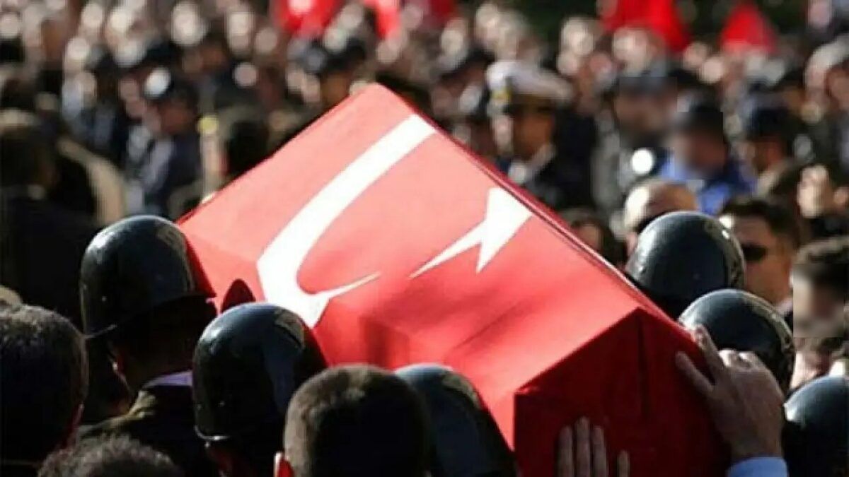 Türk bayrağına sarılı şehit tabutu (arşiv görseli)