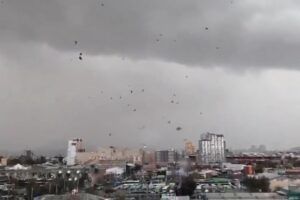 Şili’de kasırga faciası: Çatılar uçtu, Santiago’da kırmızı alarm