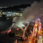 Tuzla’da ayakkabı fabrikasının çatı katında yangın: İtfaiye alevlere 8 ayrı noktadan müdahale etti