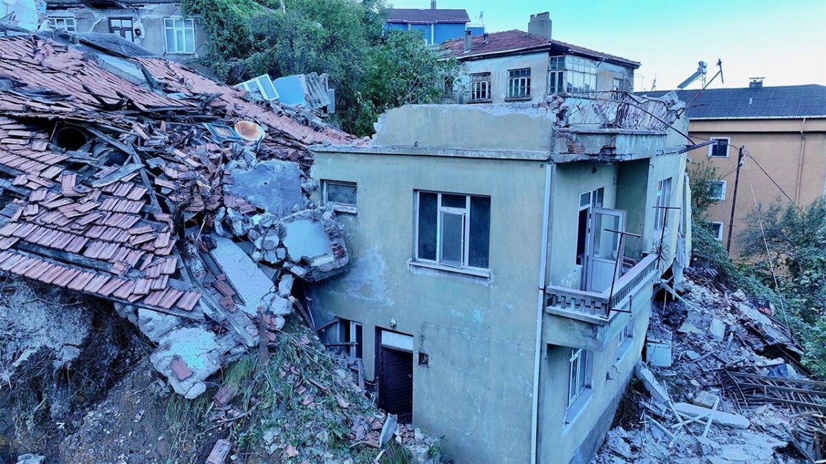 Zonguldak Meşrutiyet Mahallesi'nde çöken bina